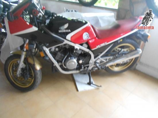 HONDA  VF-500  -  500 cc