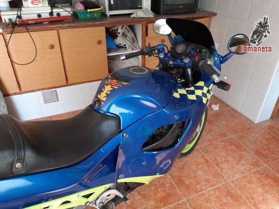 Suzuki GSX750F  -  750 cc