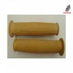 Juego de punos para motos Alemanas, especialmente NSU, en color beige. Extremos del acelerador abierto. Longitud 120 mm. Diametros