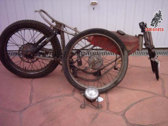 Vendo restos de ducati 75 senda ....
