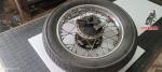 Rueda trasera completa de una Yamaha Especial 250