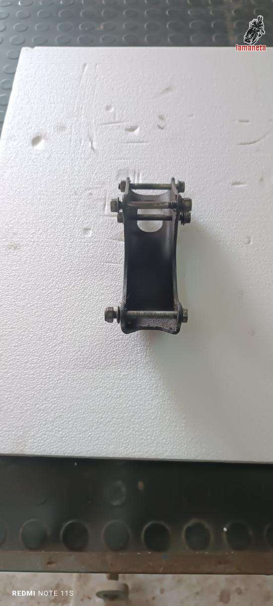 Soporte de motor delantero de una...