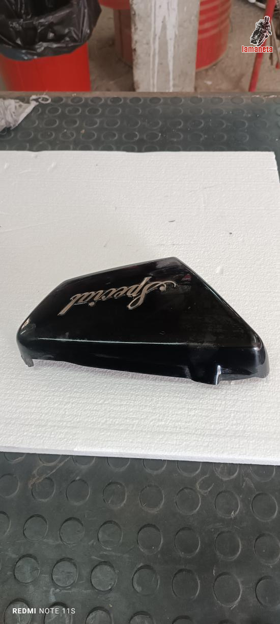 Tapa derecha de yamaha especial 250