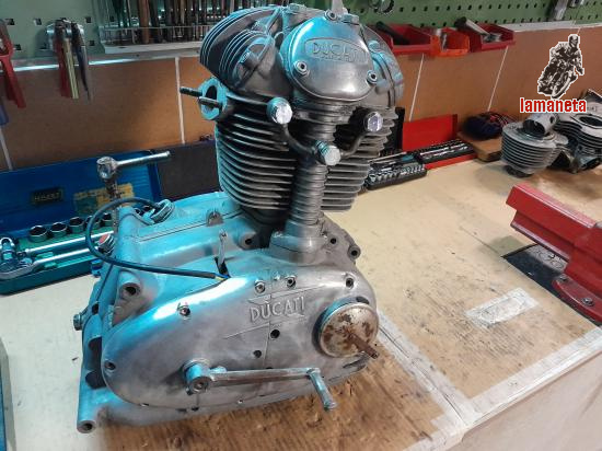 Vendo motor ducati 250 carter...