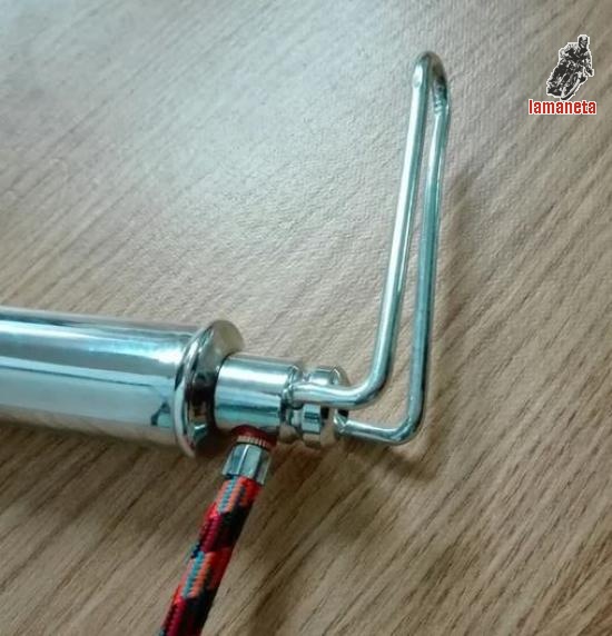 Bomba de aire de 41cm. Válida para motos clásicas. Montesa