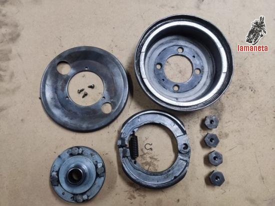 Vespa 125N Tambor freno trasero completo. Contesto whatsapp.