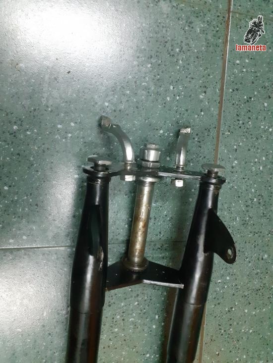 Horquilla   desmontada de una BSA   buen estado general,   c