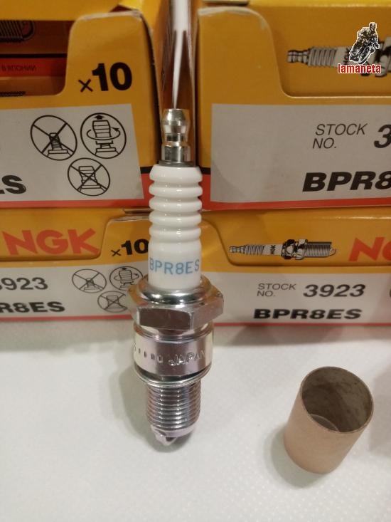 Vendo bujias Ngk BPR8ES para coches y motos muchos modelos. 