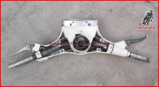 Manillar de segunda mano de la Vespa 150S, los mandos de gas
