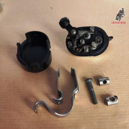 Se vende llave de luces de moto clásica. Marca Artés. Bot