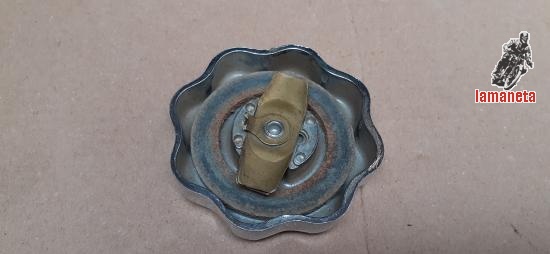 Se vende tapón para depósito de gasolina.  Medidas: 65 mm 