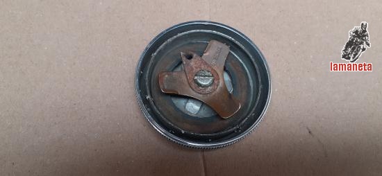 Se vende tapón para depósito de gasolina.  Medidas: 65 mm 