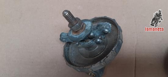 Se vende tapón de gasolina para moto.  Medidas: 65 mm diám