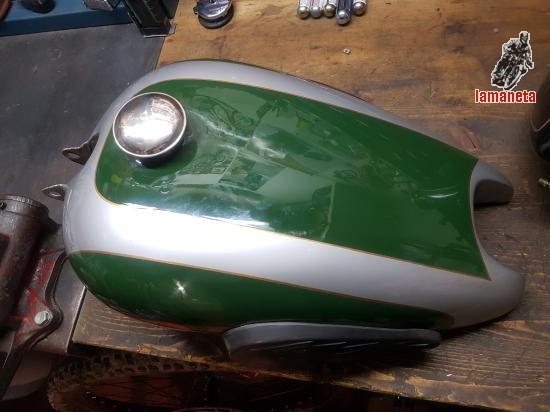 Vendo deposito gasolina de BSA.  En perfecto estado.  Para B