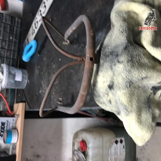 vendo defensa delantera, estaba mantada en una vespa, es ori