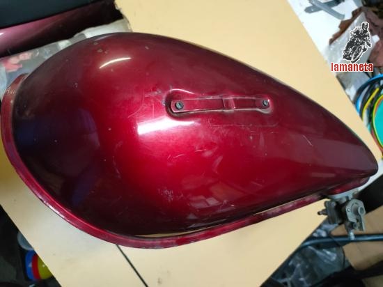 Tapas laterales Yamaha 250 Special, color rojas. En muy bien