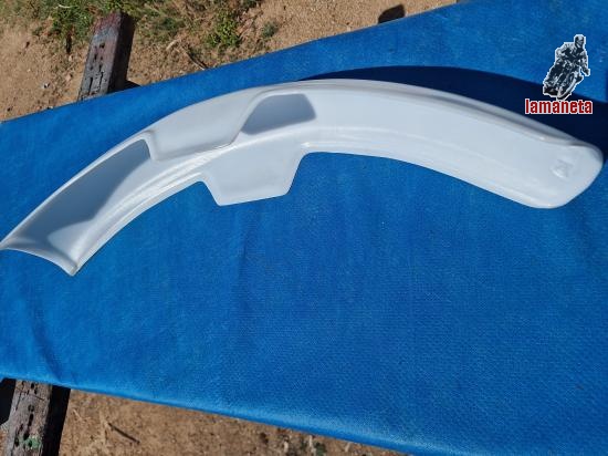 Guardabarros delantero de SWM 320 Guanaco, nuevo a estrenar.