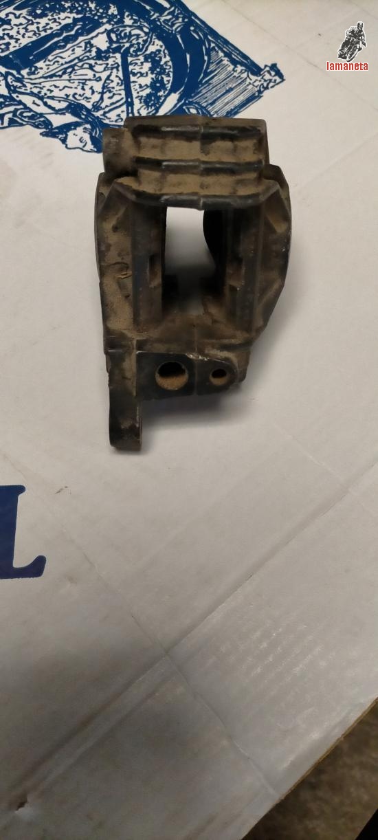pinza brembo sin zapatas, como se ve en las fotos.