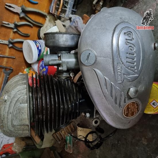 Motor Hispano Willers en buen estado le falta dos tapas