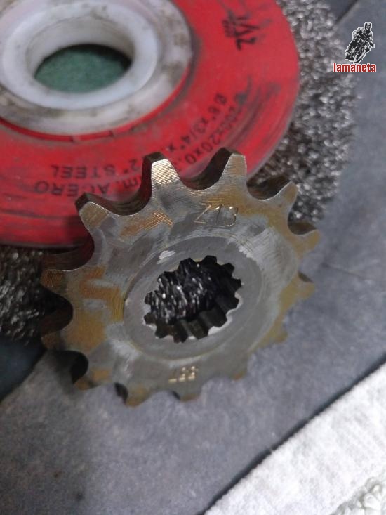 Piñón de arrastre para puch cobra en perfecto estado. 
