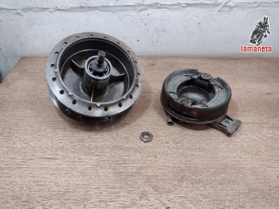 REBAJADO Buje  Delantero de Guzzi Dingo , esta completo con