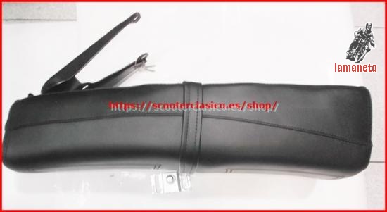 Asiento de Vespa PK XL, el modelo original lleva un plastico
