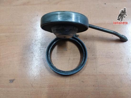 Tapon deposito gasolina tipo palanca diametro 60mm. Contesto