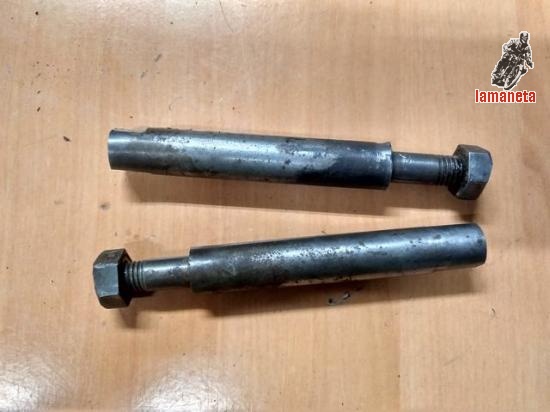 Juego estriberas pasajero Derbi 98  - 125. Contesto whatsapp