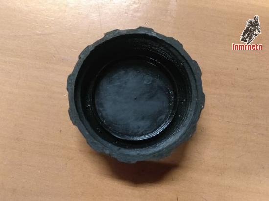 Tapon bomba liquido frenos delanteros Sanglas 400. Contesto 