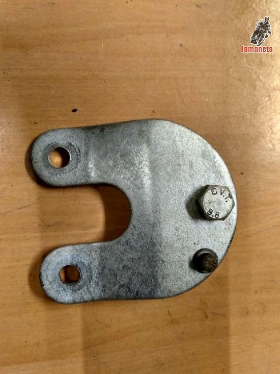 Soporte superior motor Sanglas 400. Contesto whatsapp. 