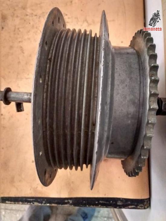 Tambor rueda trasera Ducati 125. Contesto whatsapp. 