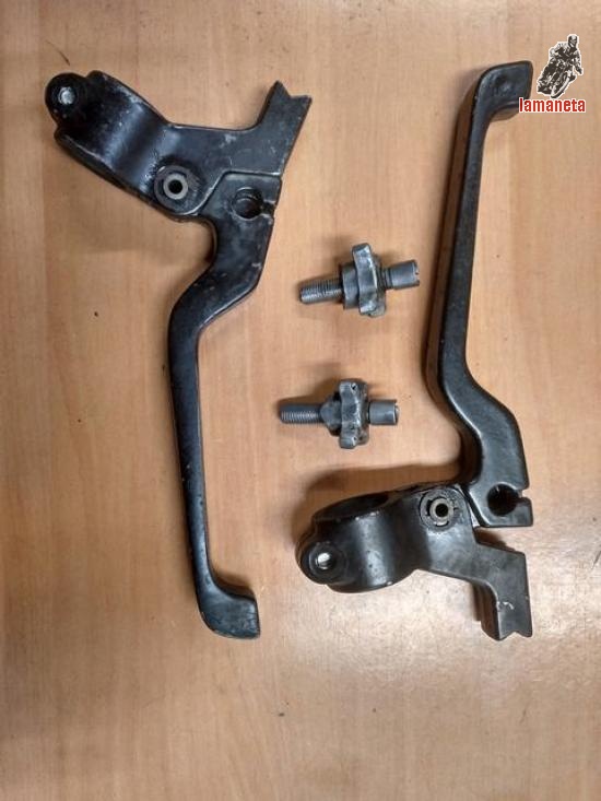 Juego manetas y mandos embrague y freno delantero. Contesto 