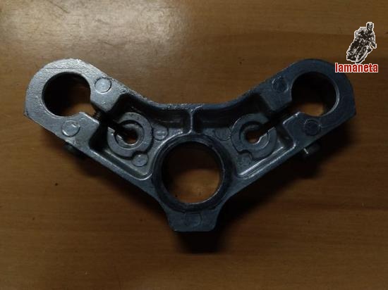 Pletina superior horquilla Derbi. Contesto whatsapp. 