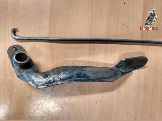 Pedal freno trasero Derbi Tricampeona. Contesto whatsapp. 