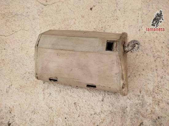 Cajas de herramientas y cubrecadenas con soporte de montesa 