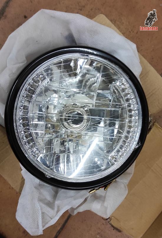 Faro cafe racer. Lleva incluidos los intermitentes en la óp