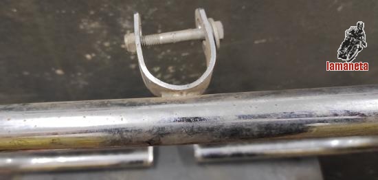 Barra de protección para moto, estaba montada en una Ducati