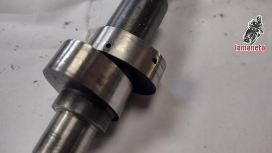 Ducati. Eje levas 5. 24 Horas. Buen estado. Ligeros arañazo