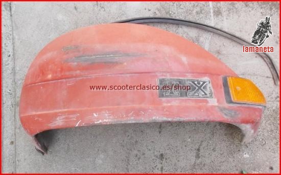 Cofano del lado derecho de la Vespa TX200, es un repuesto de