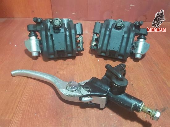 juego de pinzas de freno y maneta con bomba de  la kawasaki 