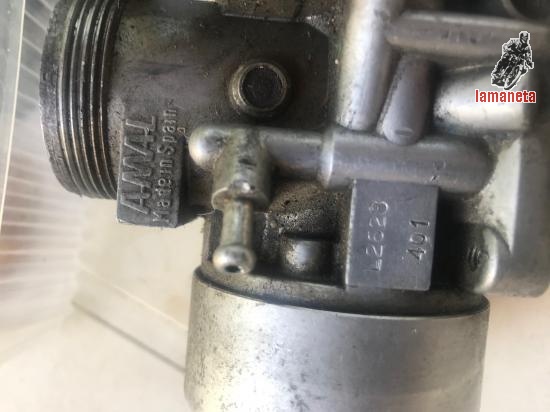 Un carburador Amal 26 y otro incompleto para piezas. 