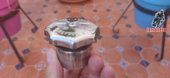 Tapón cromado mobylette, en buen estado, goma placticamente