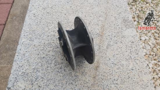 Centro de rueda creo que de DERBI nuevo a estrenar. 