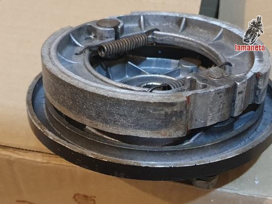 Plato porta mordazas trasero de Derbi 74, creo que vale para