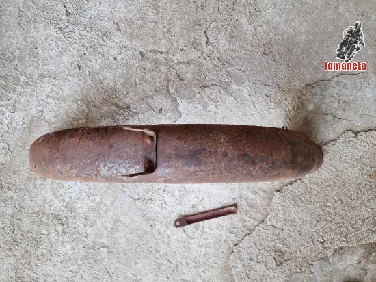 Guardabarros delantero de Moto Guzzi 98 algo oxidado pero si