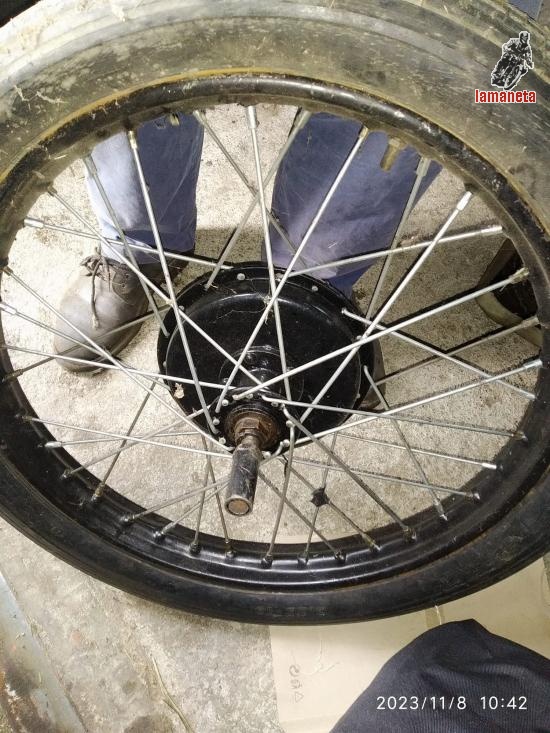 vendo rueda 19, freno lateral, moto inglesa - Rieju 175