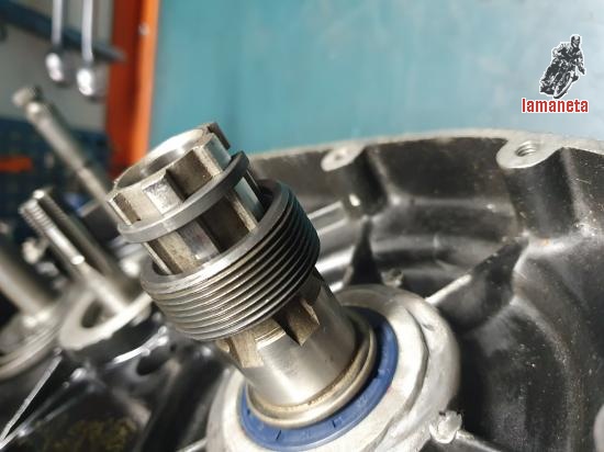 Extractor para los ejes estriados del cigüeñal de las OSSA