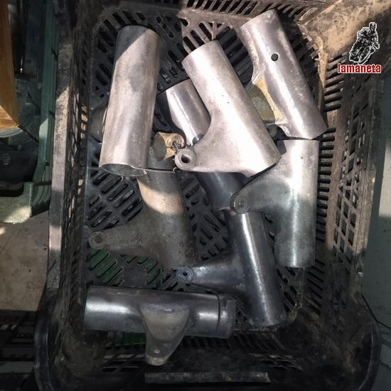 Juego soportes faro Montesa Brio