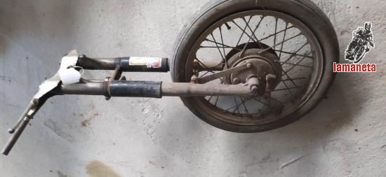 De Bultaco Mercurio, horquilla, rueda de 36 radios, manillar