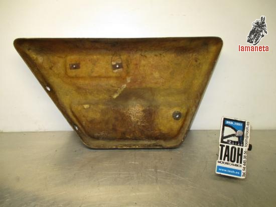 Tapa bajo asiento izquierda de Ducati Desmo 500 del año 82.